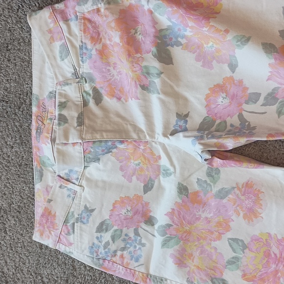 Old Navy Pixie Jeans - Picture 2 of 7